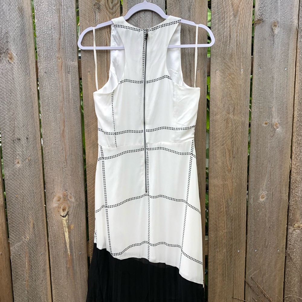 *Line & Dot | Ryder Pleat Maxi Dress Size M - Picture 8 of 11